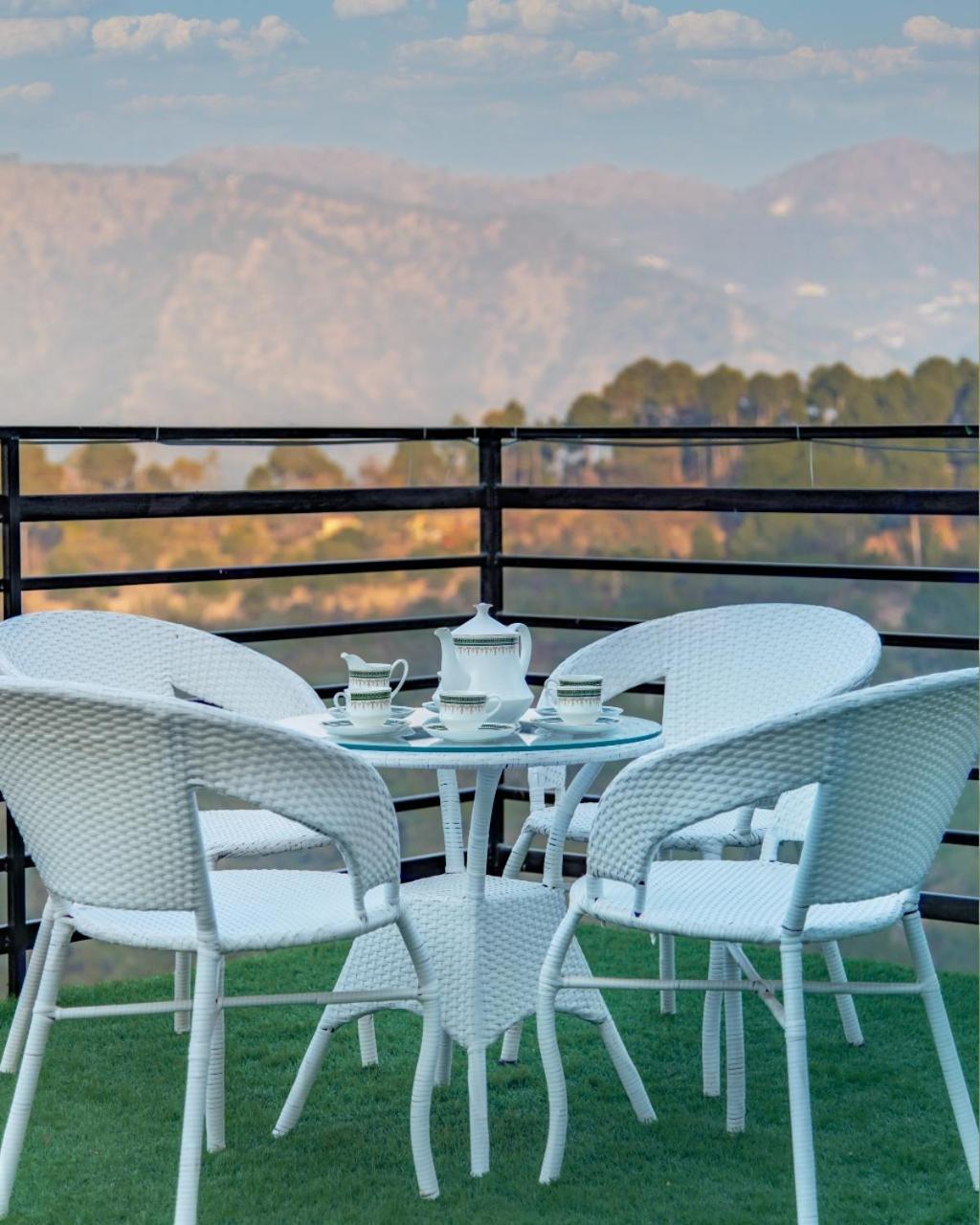 Himalyan Basera I Pvt Balcony I Serviced Apt I By Exotic Stays 卡绍利 外观 照片